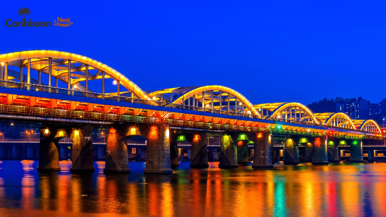 walk-across-the-queen-emma-floating-bridge