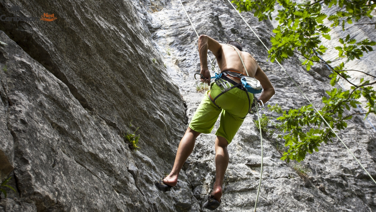 climb-the-ayo-rock-formations